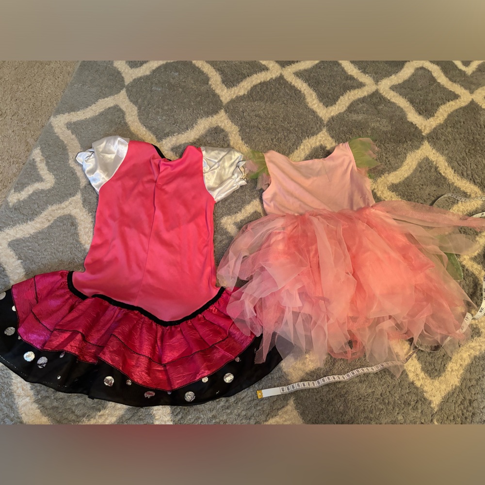 Two costumes - Picture 7 of 8